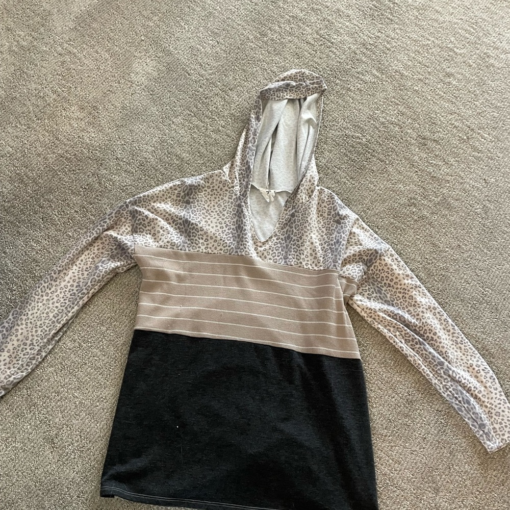 Tri pattern long sleeve top with hood, medium.